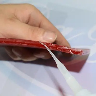 硅胶粘接pc用什么胶水？